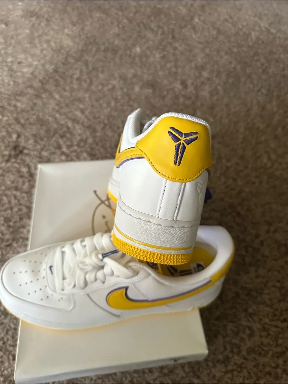 Nike AIR FORCE 1 White, Yellow & Purple KOBE LAKERS HOME.